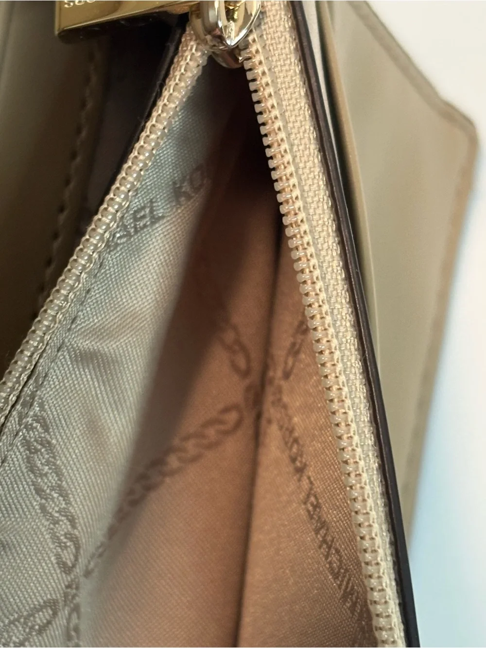 MICHAEL KORS ($158) Izzy Large Slim Wallet in Camel Pebbled Leather (Retail)